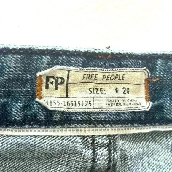Free People Midrise Light Wash Button Fly Cheeky Denim Fray Jean Short Size 26 - Picture 11 of 13